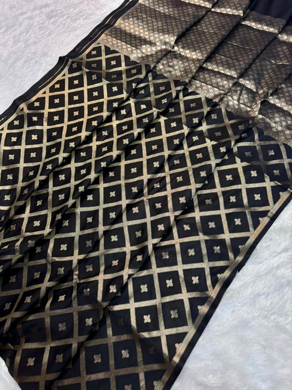 Banarasi Tapeta Soft Silk Saree