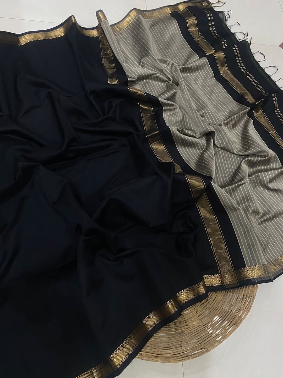 Handloom Maheshwari Soft Silk Cotton Saree with Gold Zari Border