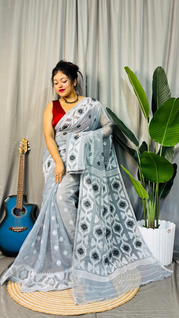 Dhakai Jamdani Saree