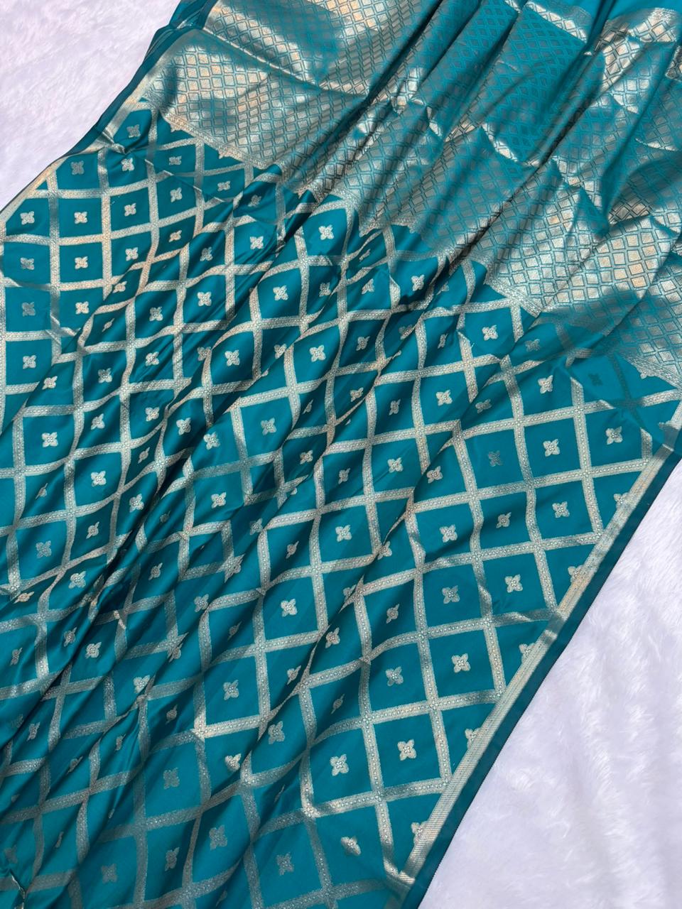Banarasi Tapeta Soft Silk Saree