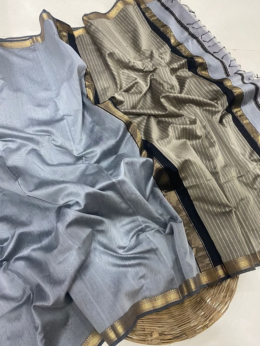 Handloom Maheshwari Soft Silk Cotton Saree with Gold Zari Border