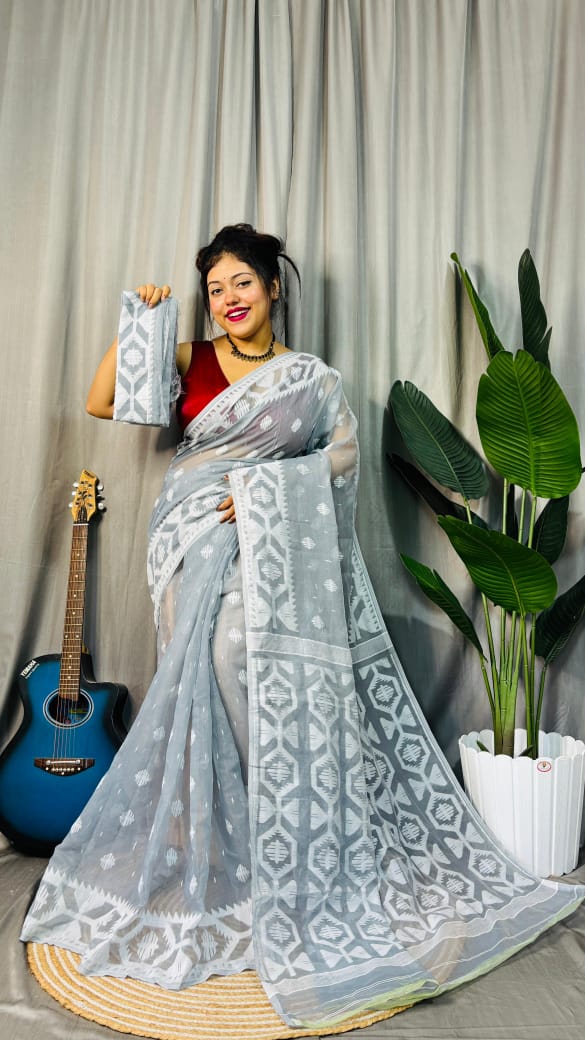 Dhakai Jamdani Saree