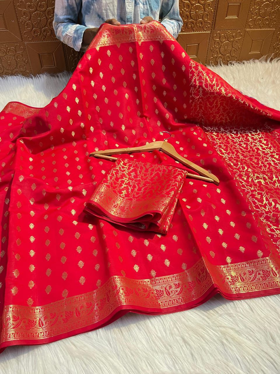 Banarasi Katan Booti Saree