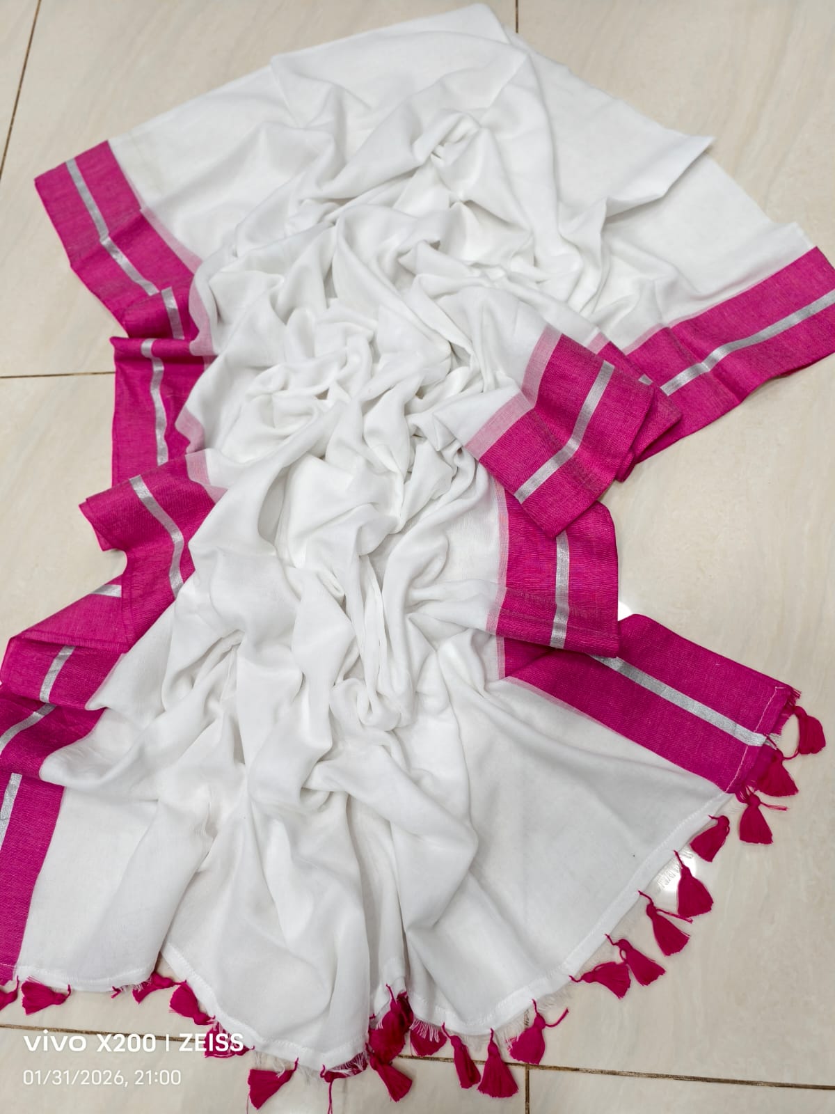 Contrast Border Mulmul Cotton Saree