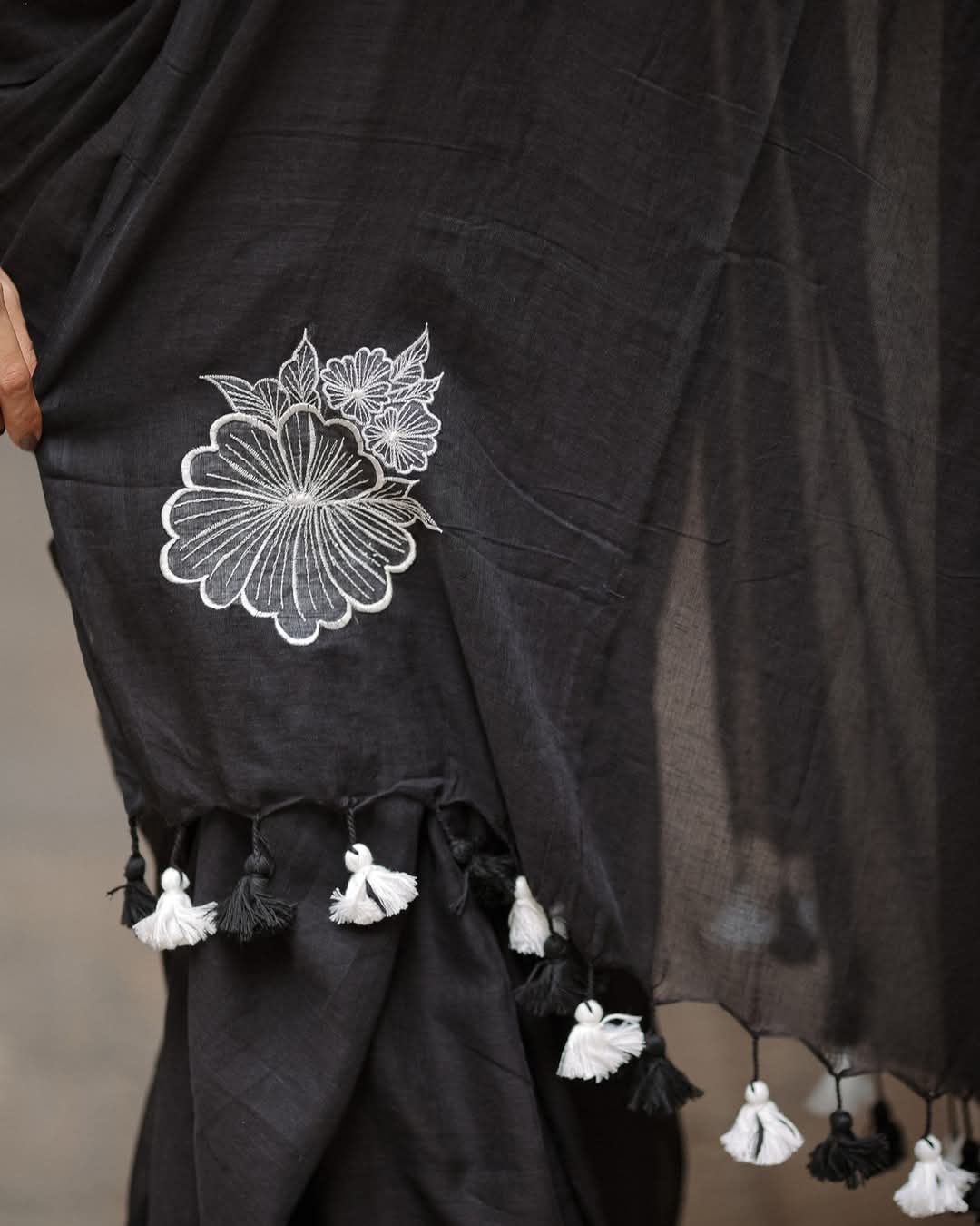 Exclusive Floral Handwoven Mulmul Cotton Saree