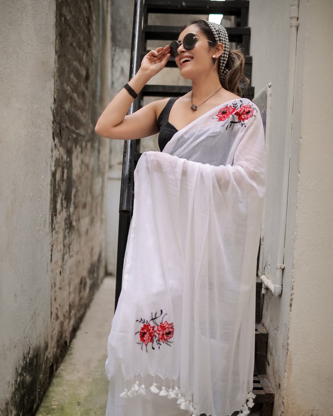 Exclusive Floral Handwoven Mulmul Cotton Saree
