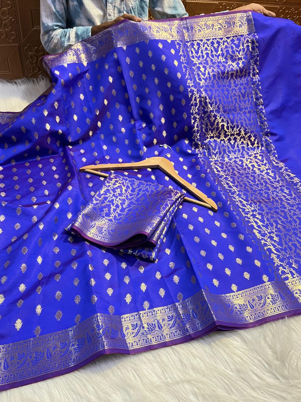 Banarasi Katan Booti Saree