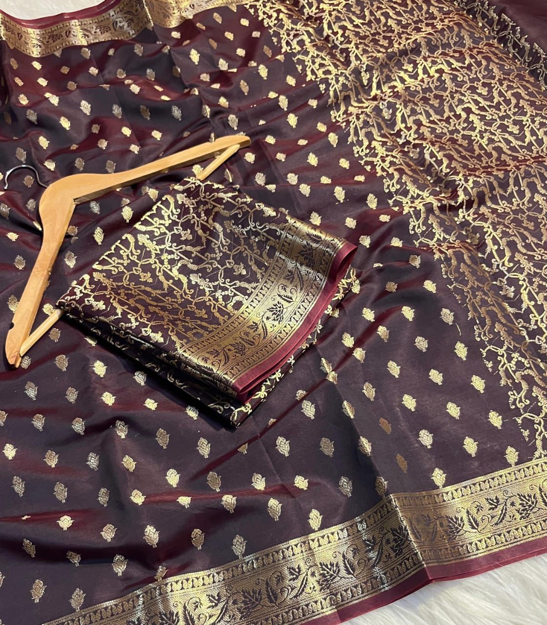 Banarasi Katan Booti Saree